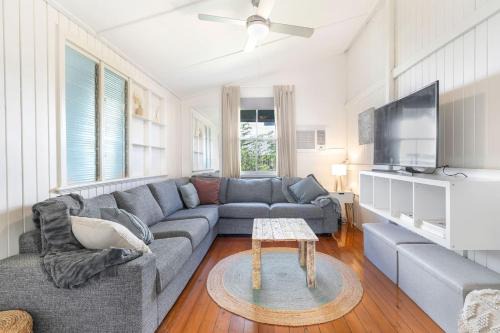 Urangan House | Cosy Queensland Charm - A Family, Friendly Cottage