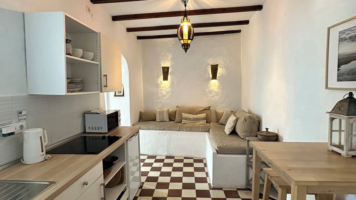 Tarifa Apartment | Cosy Quiet Hideaway with two Terraces, perfect location old town Tarifa