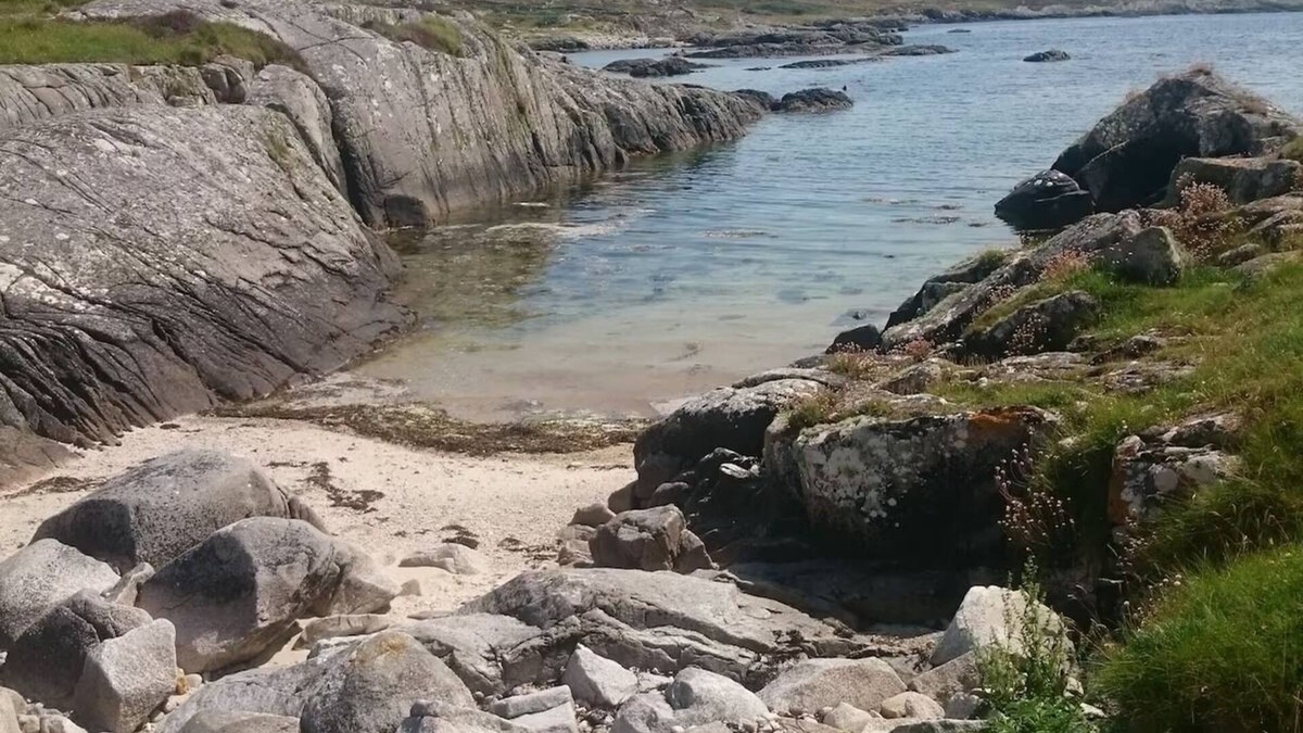 Inverin Cottage | Cosy remote mountain cottage surrounded by lakes, forest and coast