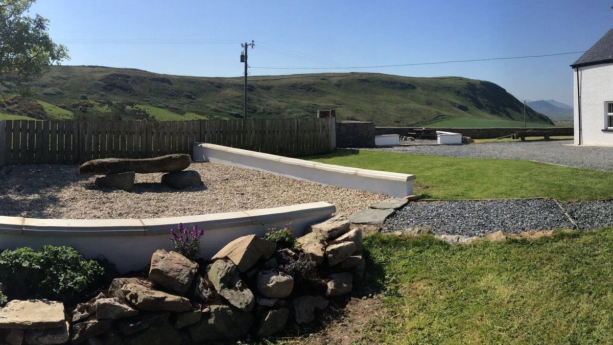 Malin Other | Cosy restored large house - close to Malin Head, beaches and golf courses