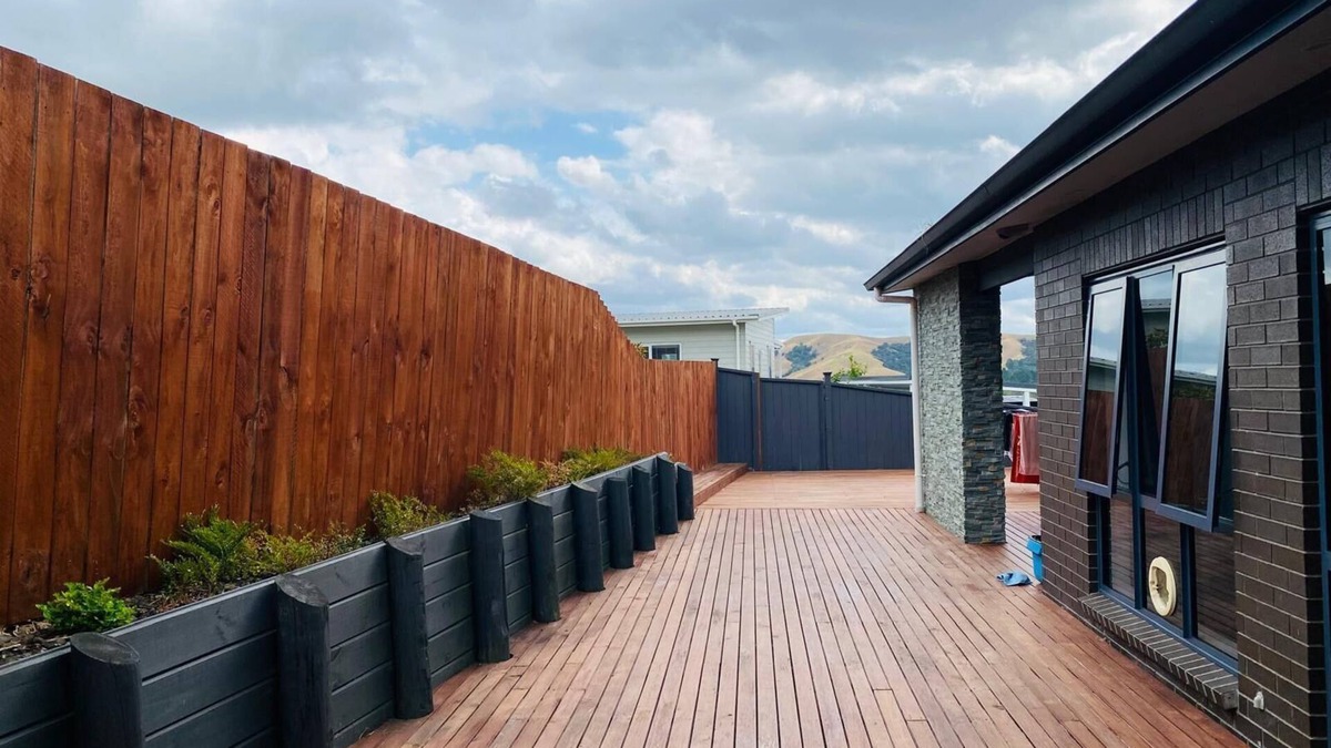 Helensville House | Cosy retreat from busy hassle bussle of city. Come relax at mountain view house.