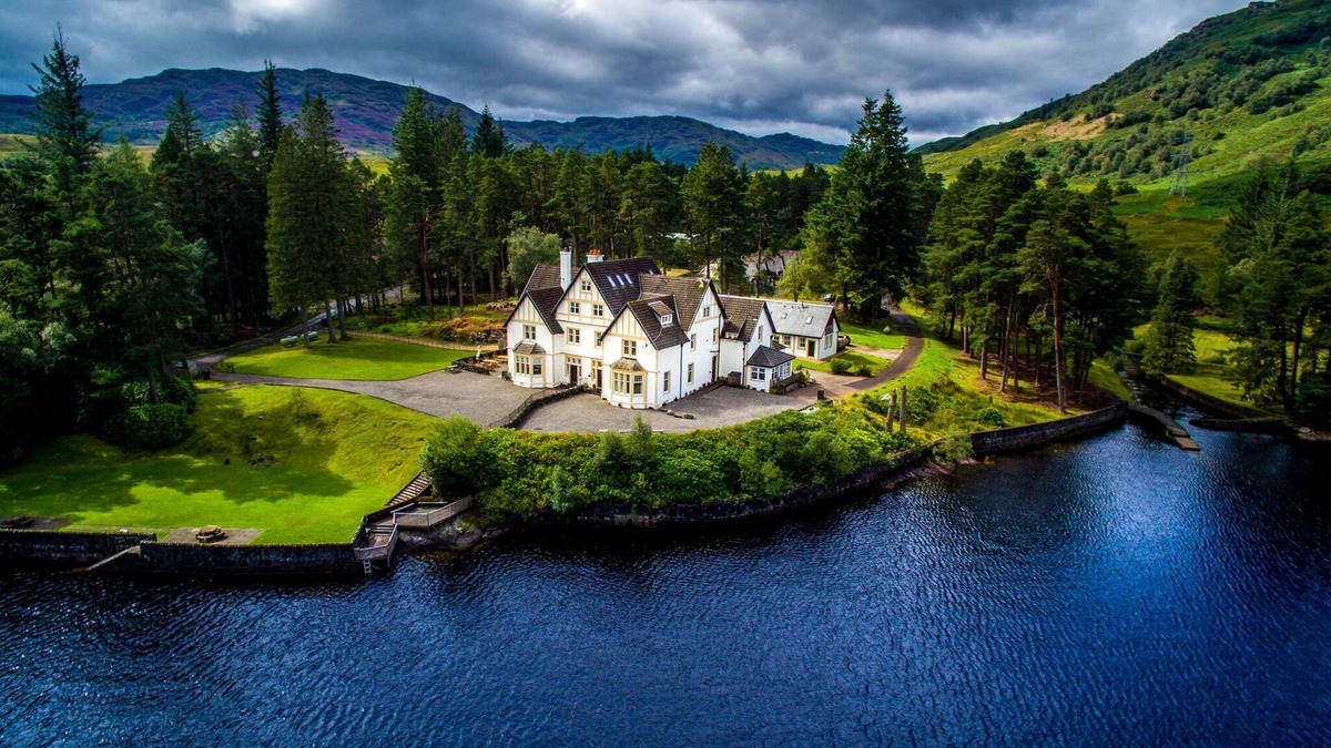 Stronachlachar Cottage | Cosy retreat, stunning loch views, new fast wifi, woods, walks, pet friendly