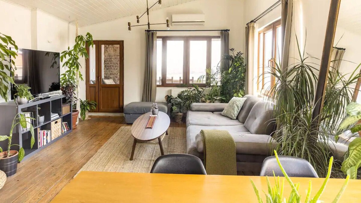 Galata Apartment | Cosy Roof Flat on 5th Floor With Bosphorus View