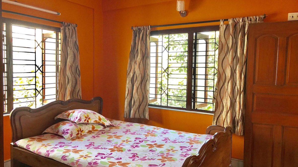 Tollygunge Apartment | Cosy room.superb location.comfort living