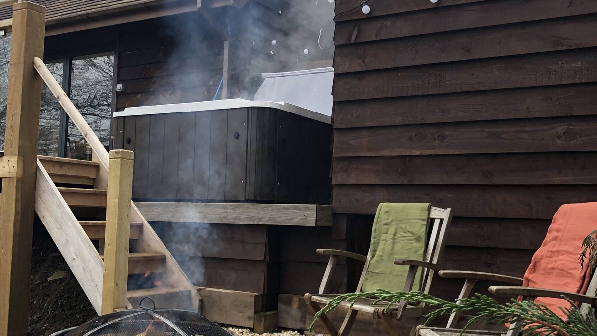 Broadwas House | Cosy rural retreat with hot tub in a tranquil valley