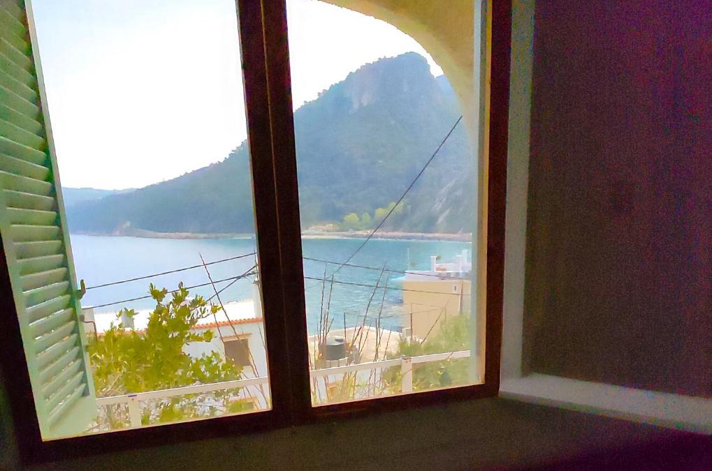 Avlakia House | Cosy Sea View cottage overlooking Avlakia beach