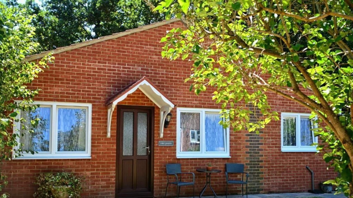 Bordon Cottage | Cosy, self-contained dog-friendly cottage