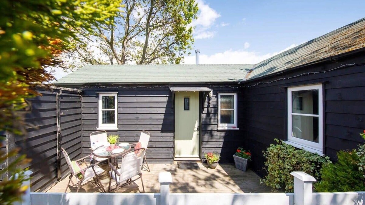 Selsey Cabin | Cosy self-contained annexe in Selsey