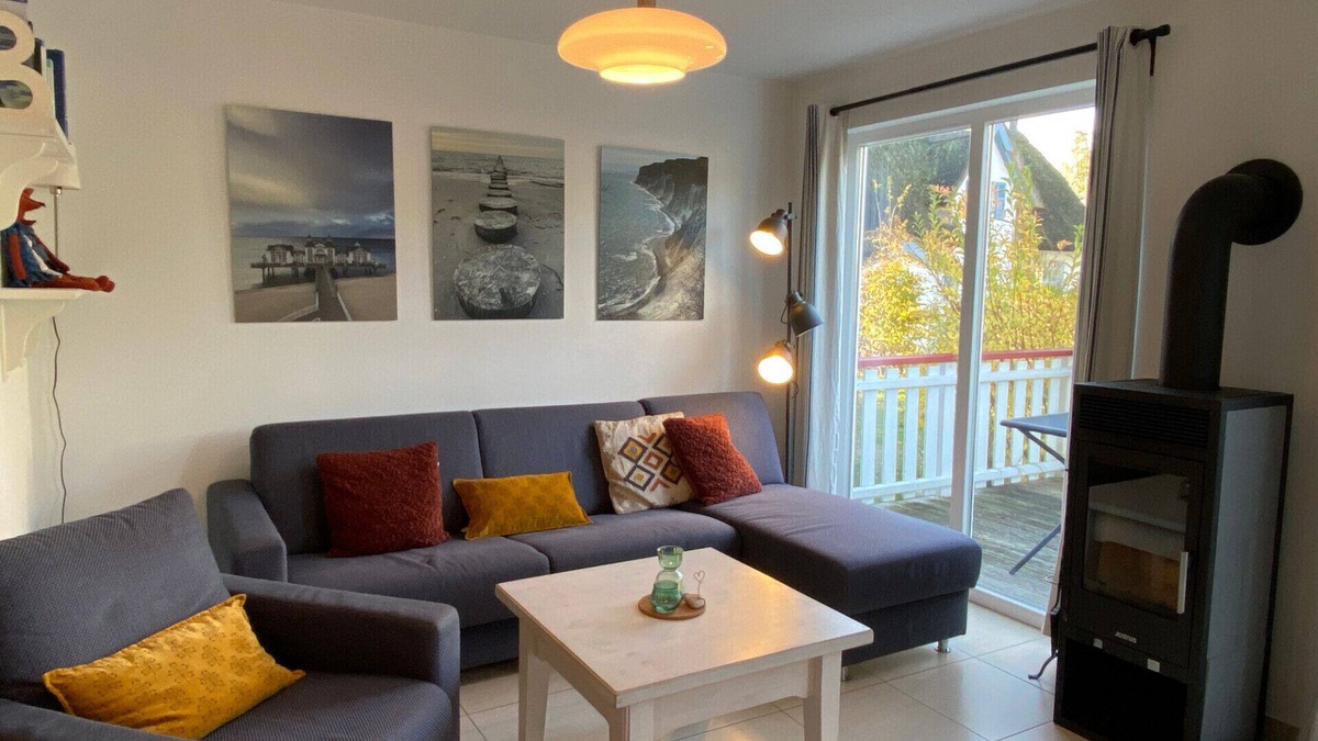 Glowe House | Cosy semi-detached house with sauna, Jacuzzi, fireplace, near the beach