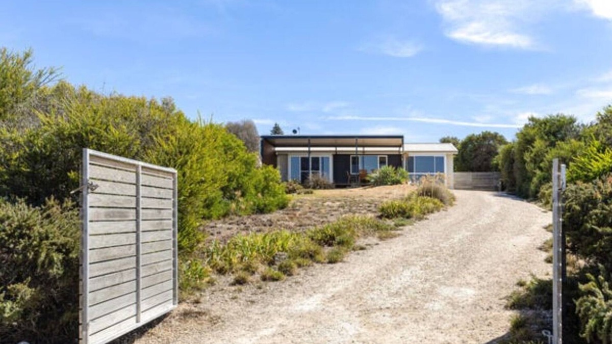 Middleton House | Cosy Shack 2 Min to Middleton Beach. Family/Pet Friendly with Deck, Wifi & Linen