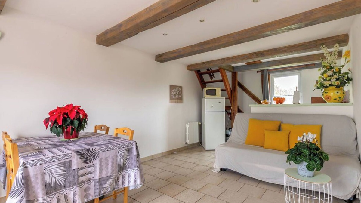 Lassay-sur-Croisne Apartment | Cosy solognot cottage