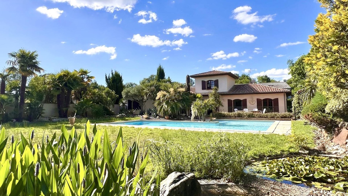 Merignac House | Cosy southern house with landscaped garden