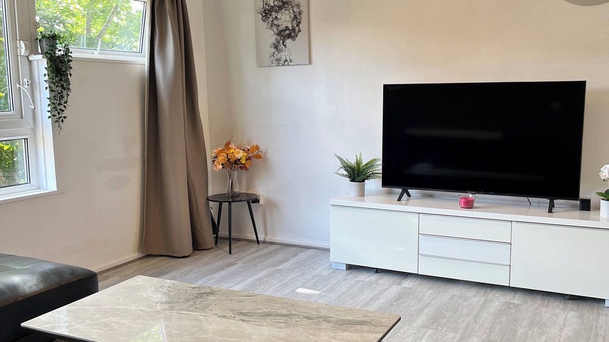 The Westside Apartment | Cosy & Spacious 1Bed + Balcony located in Birmingham City Centre