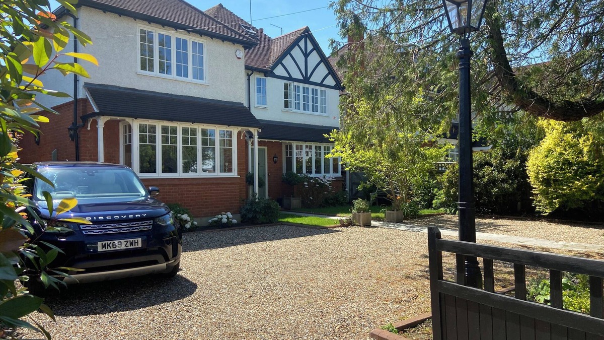 Claygate Cottage | Cosy, spacious 2 storey apt, 35mins Central London, Heathrow/Gatwick & Wimbledon