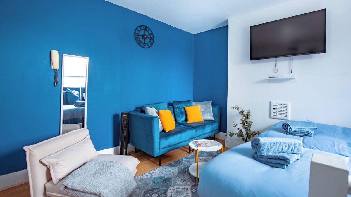 Stroud Green Apartment | Cosy & Spacious Flat - Moments To London City - Sleeps 4
