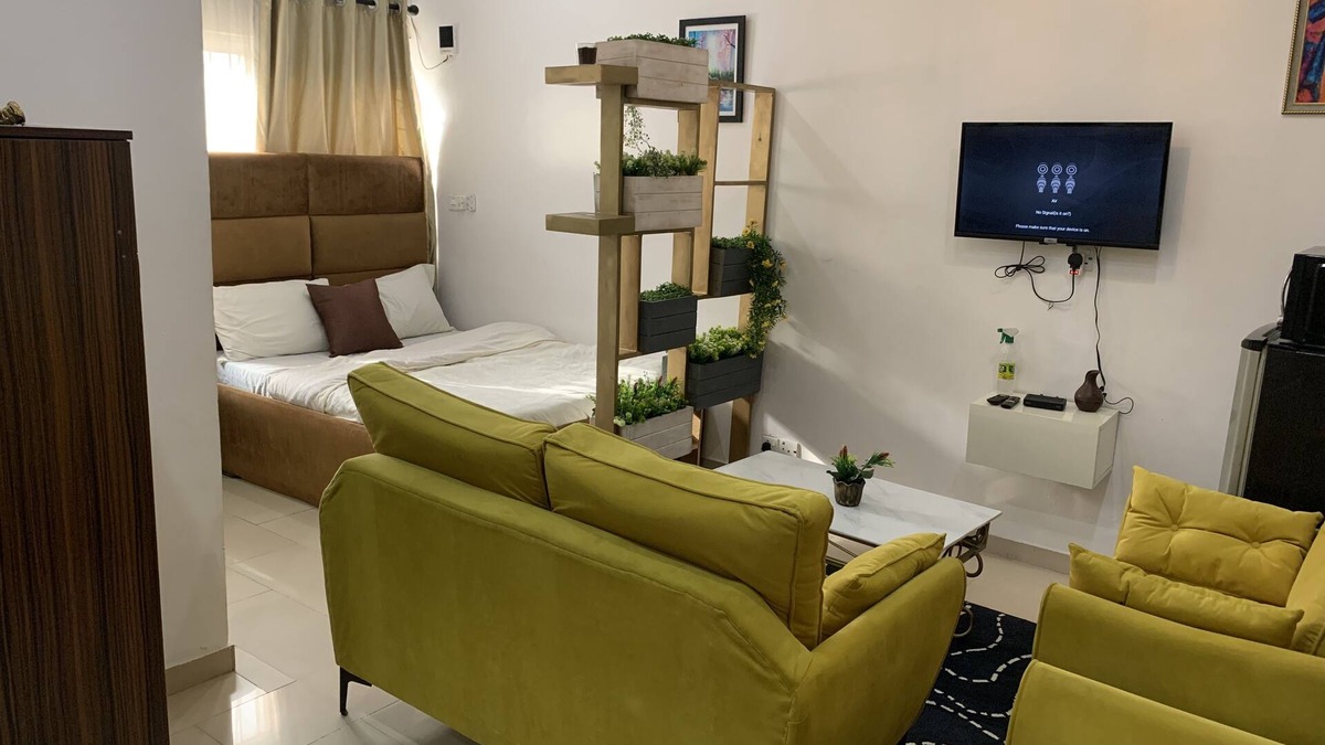 Lekki Phase 1 Apartment | Cosy Studio Apartment with 24 Hours Light, Smart Tv And Wi-Fi