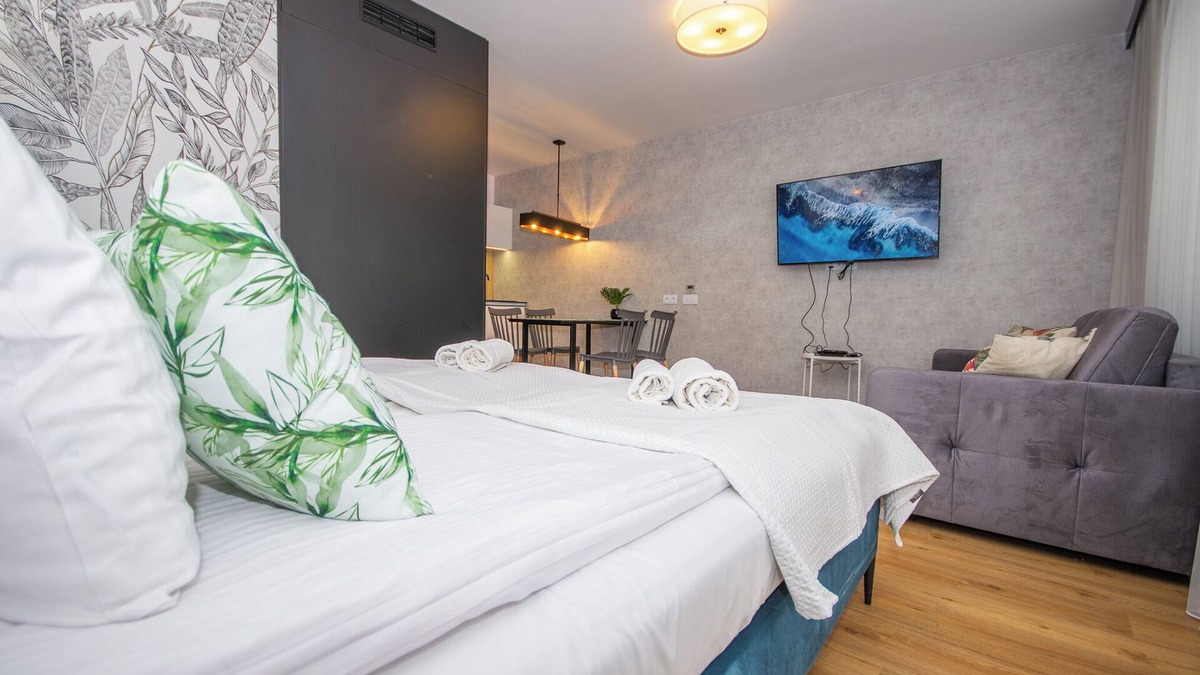 City Centre Apartment | Cosy Studio Apt in City Center with the Air-con and balcony