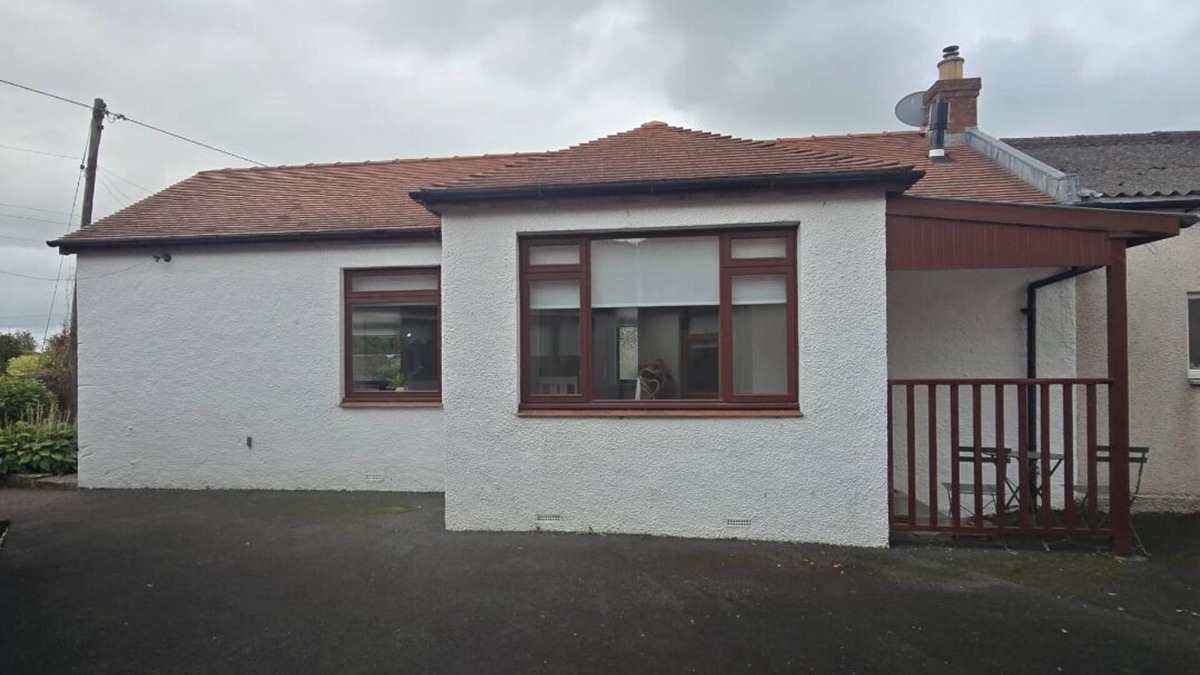 Crosshouse Cottage | Cosy studio cottage in quiet country location fully self contained free parking