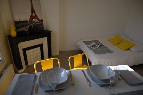 Louis Bertrand-Mirabeau-Semard Apartment | Cosy Studio