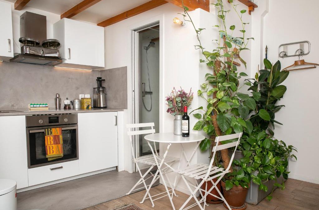 Hopital Saint-Louis Bed & Breakfast | Cosy Studio !!!