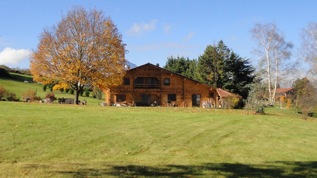 Brie-et-Angonnes Apartment | COSY STUDIO IN A LARGE CHALET IN THE COUNTRYSIDE, fully renovated