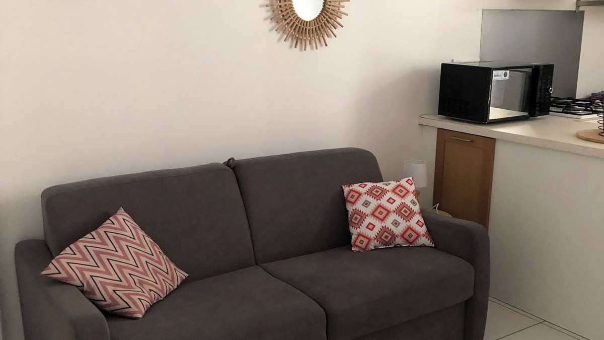 La Chambrette Apartment | Cosy studio in the country but in the city center
