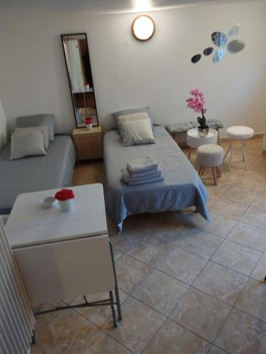 La Ferte-Gaucher Apartment | Cosy Studio meublé avec piscine partagée