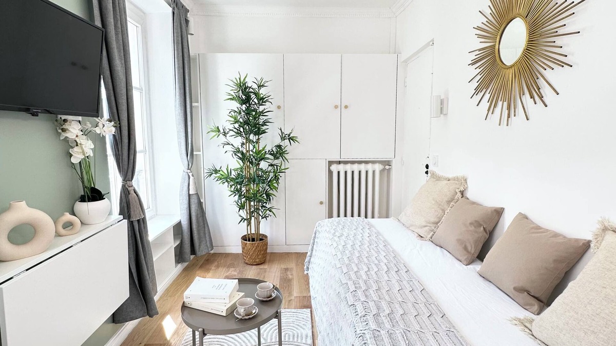 Quartier de la Porte-Saint-Denis Apartment | Cosy Studio near Opera