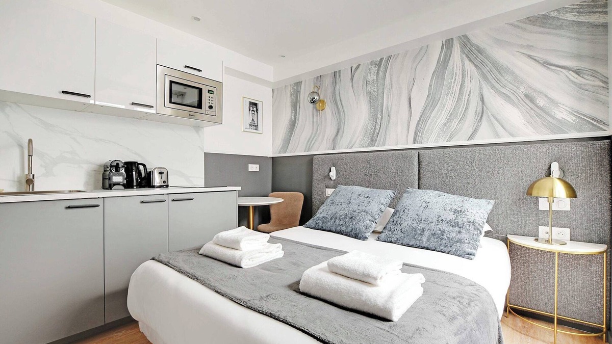 18th Arrondissement Apartment | Cosy Studio with Air Conditioning -Near Montmartre