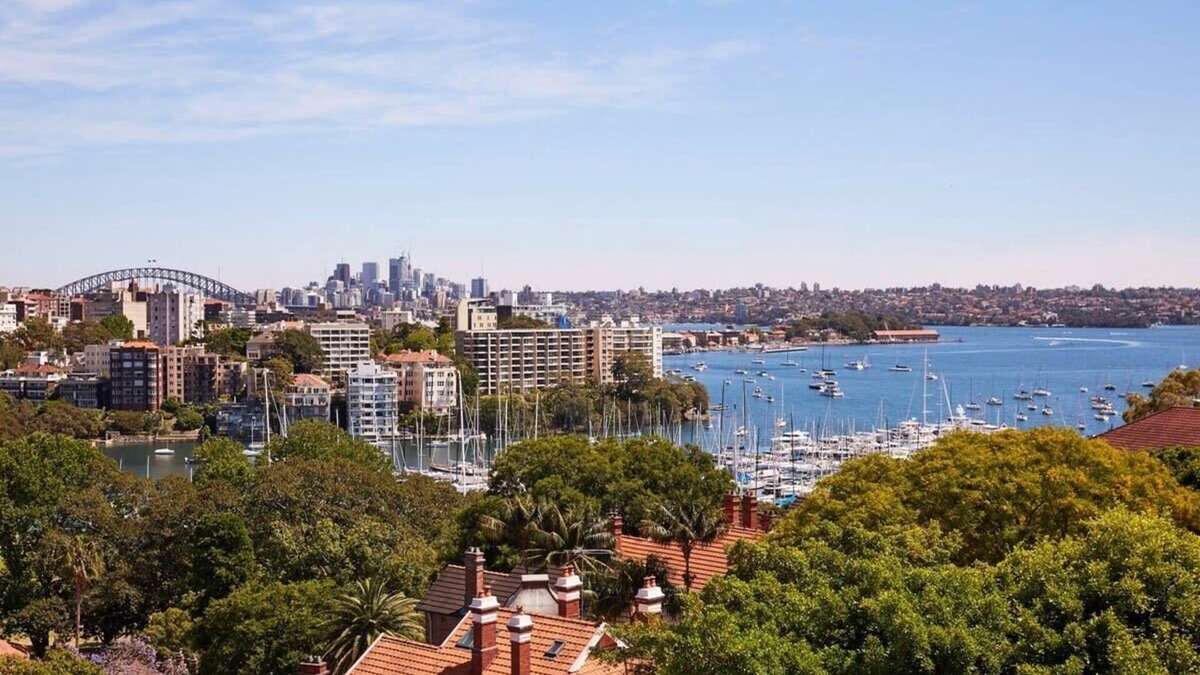 Darling Point Apartment | Cosy Studio with Rooftop Terrace and Bay Views