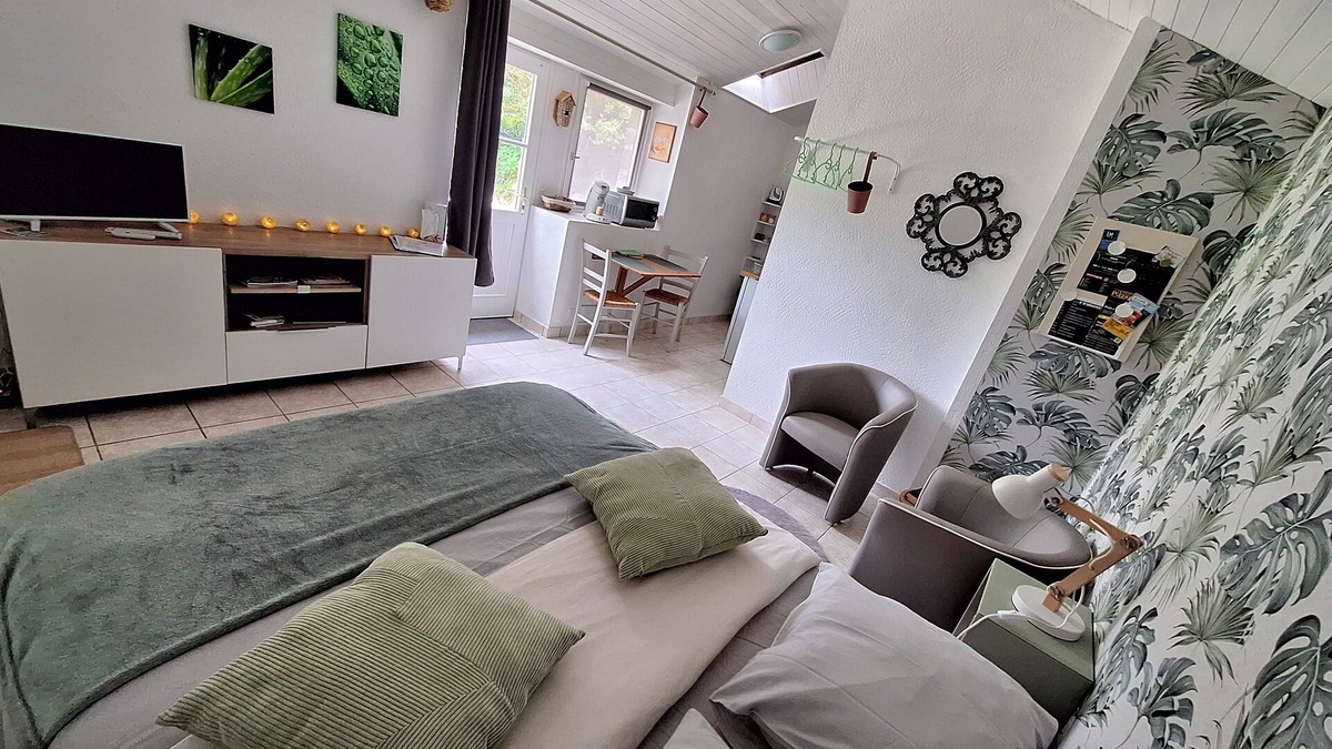 Sulniac Apartment | Cosy studio with terrace in Breton farmhouse near Vannes - Morbihan