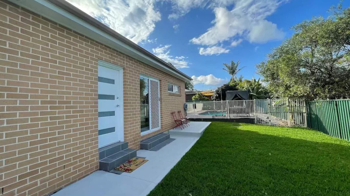 Baulkham Hills House | Cosy Sunlit Home Away from Homenn