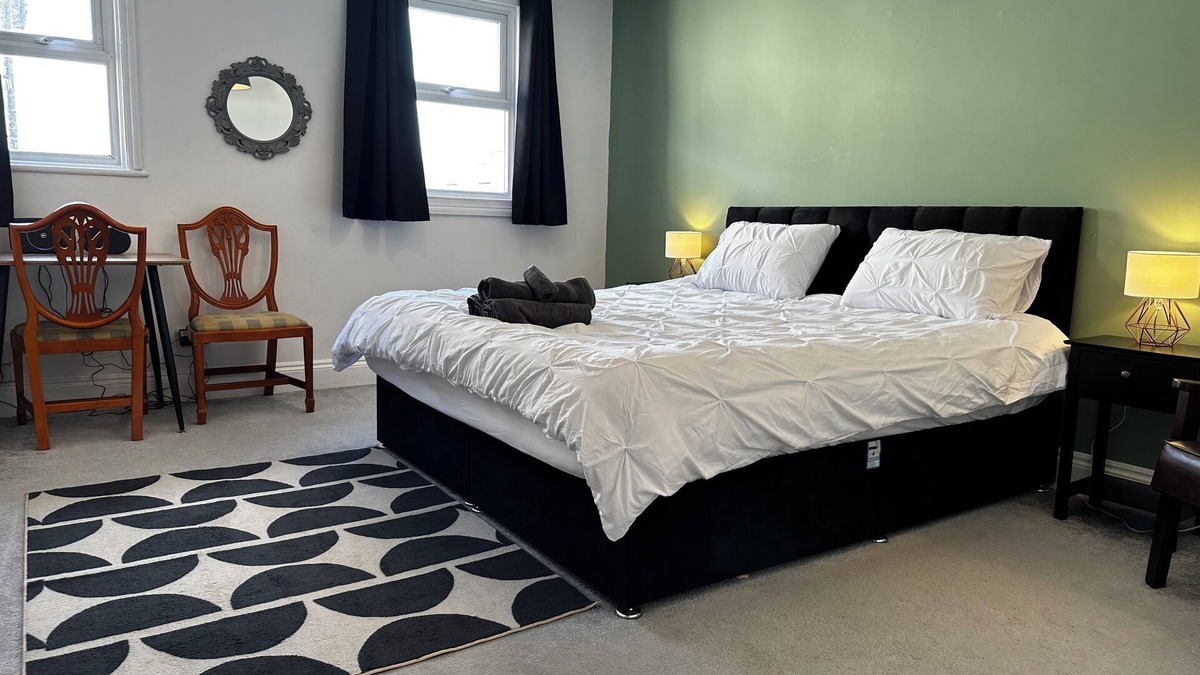 Colchester Apartment | Cosy super king 1 bedroom apartment close to town center
