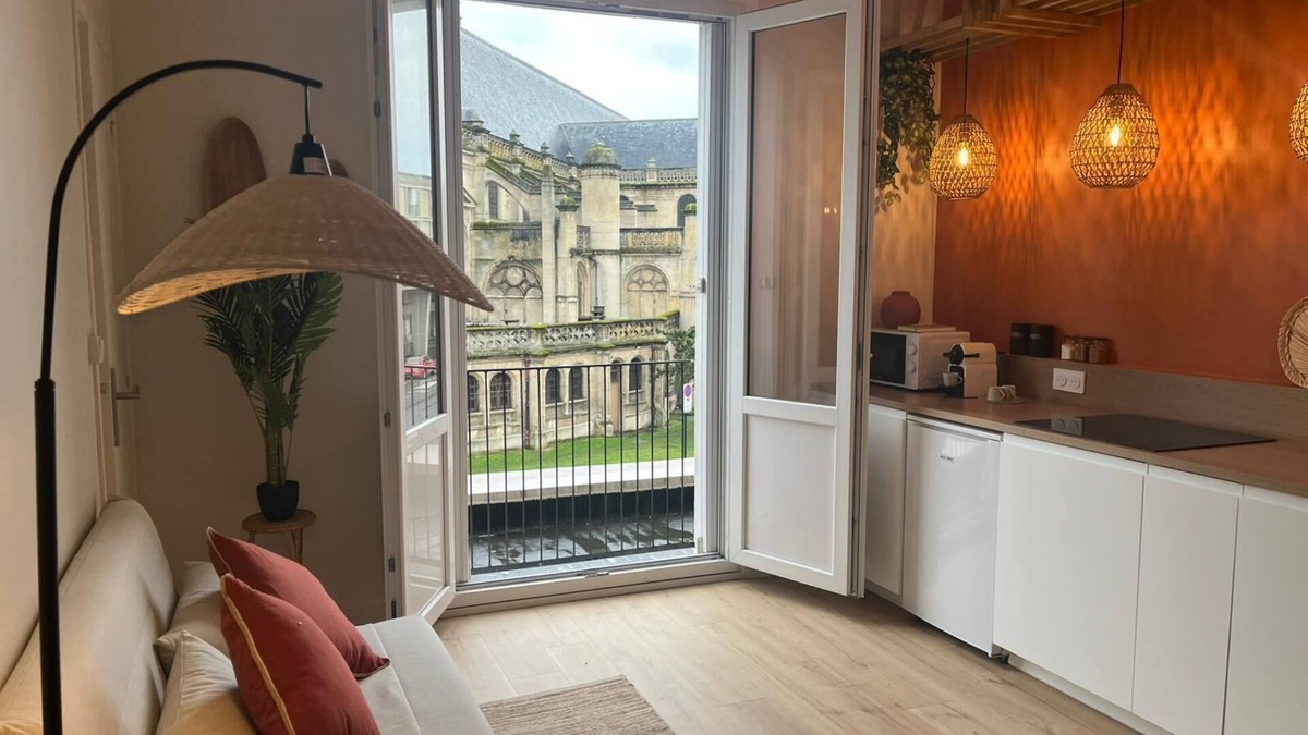 Downtown Le Havre Apartment | Cosy T2, Notre-Dame church view, downtown, new