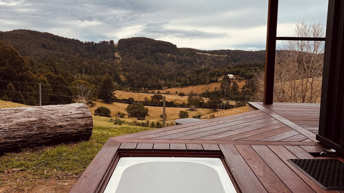 Nethercote Cabin | Cosy Tiny Home Immersed in Nature