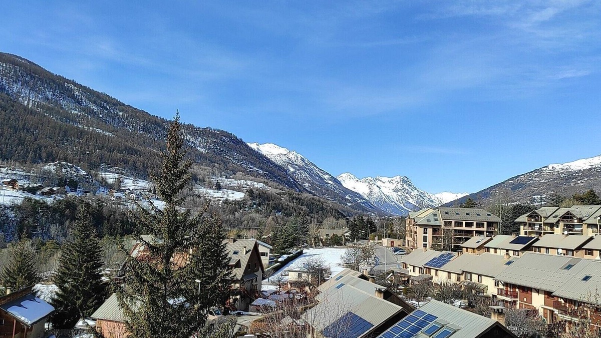 Forville Apartment | Cosy top floor apartment in the Serre Chevalier valley