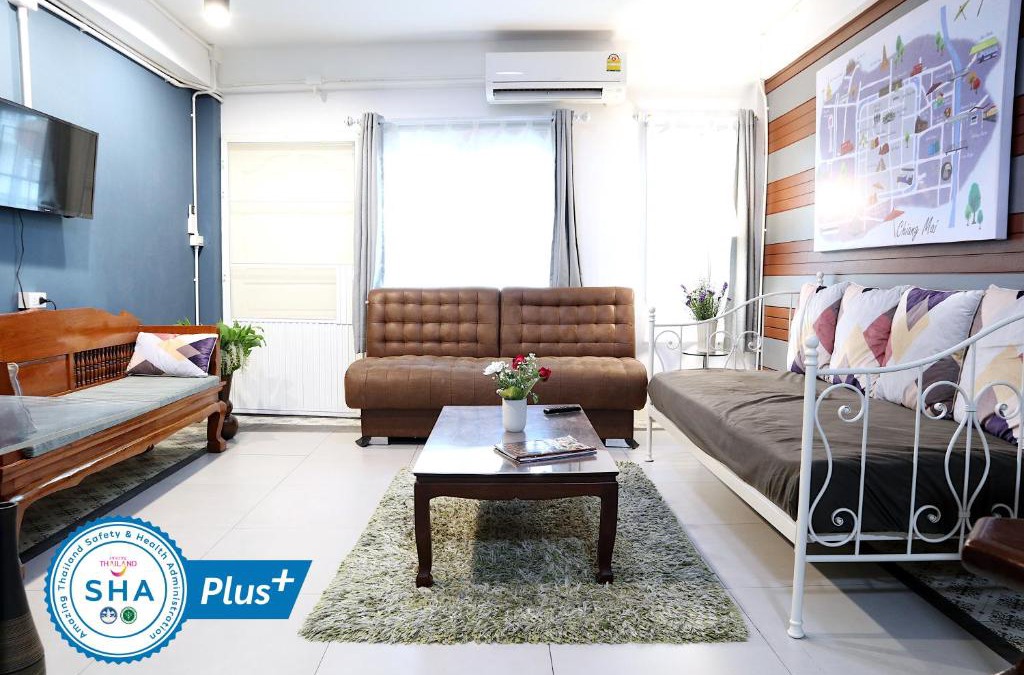 Wua Lai House | Cosy Town Home at the Old City