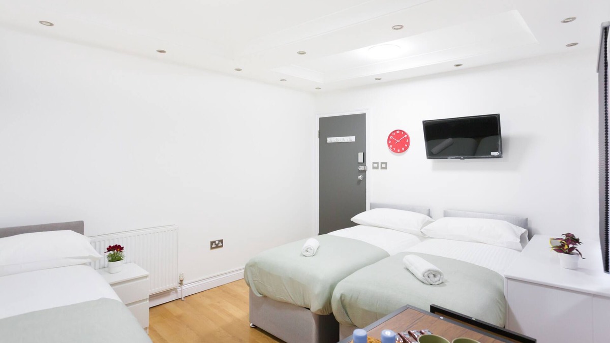 King's Cross House | Cosy Triple Room with Private Bathroom (En-suite)