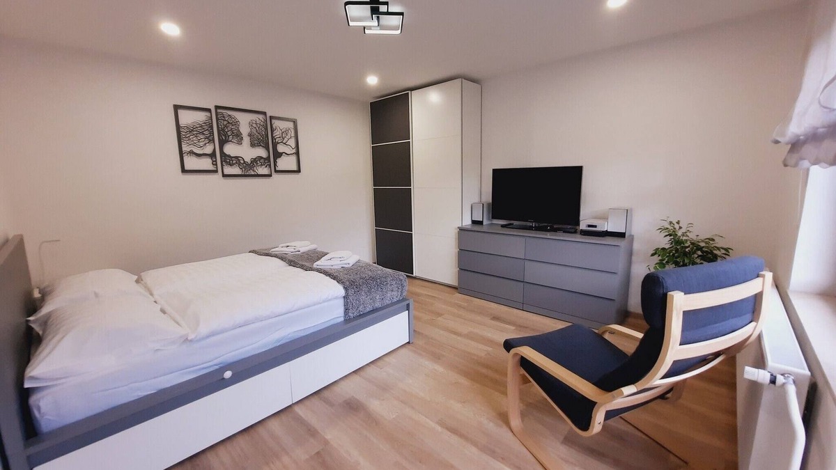 Dane Apartment | Cosy Two Bedroom Apartment with Balcony in Rob