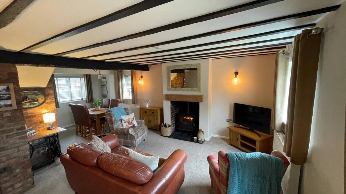 Stone Cottage | Cosy two bedroom cottage with log fire in the beautiful village of Swynnerton.