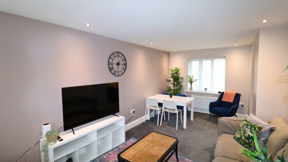 Andover Apartment | Cosy Two Bedroom Home in Andover