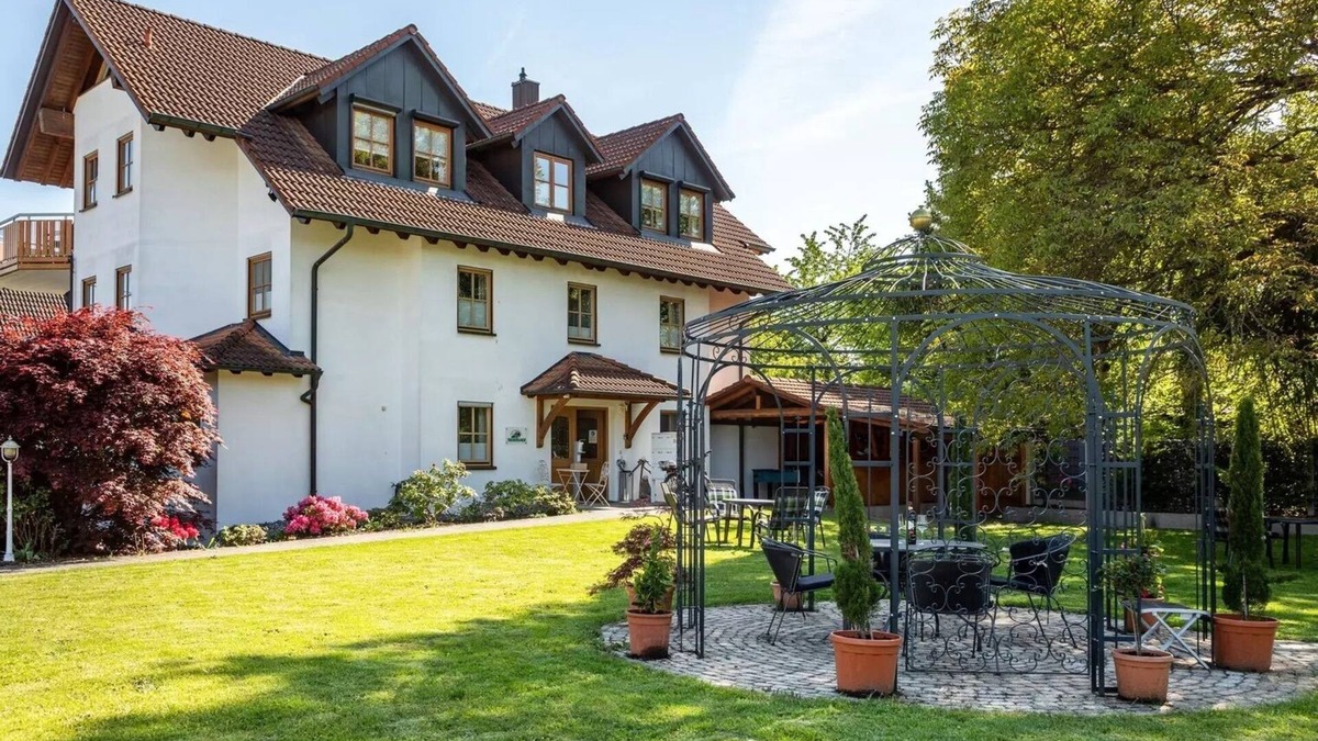 Neufrach Apartment | Cosy Vacation Apartment 8 on "Trostelhof" with Private Terrace