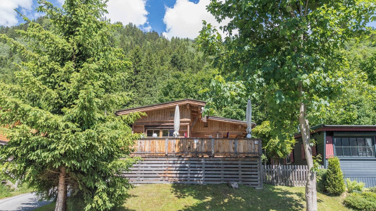 Distelberg Ski Chalet | Cosy Vacation Home "Chalet Zur Auszeit" in the Zillertal Area with Mountain View