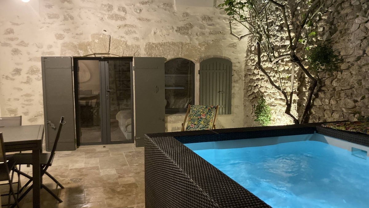 Lagnes House | Cosy village house, secret patio, pool