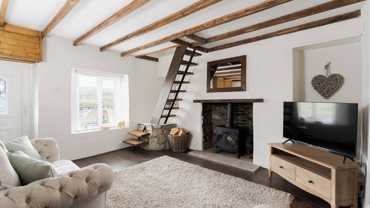 Kenfig Hill Cottage | Cosy Welsh Cottage with countryside views