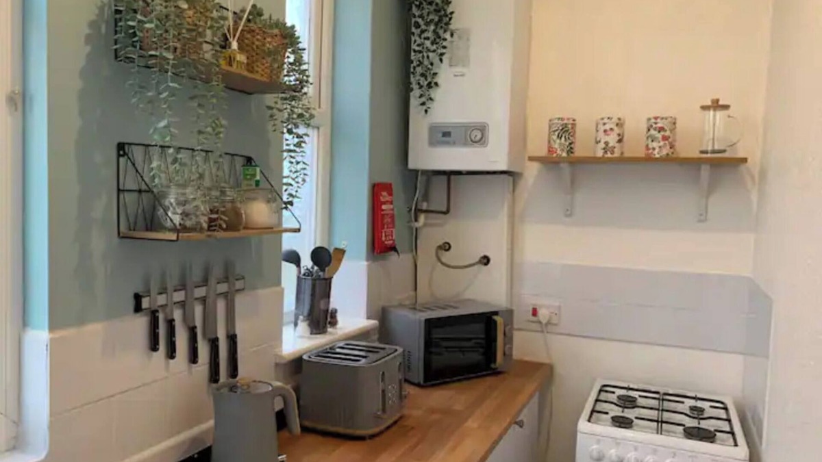 Birkenhead Apartment | Cosy Wirral home near Liverpool with Free Parking!