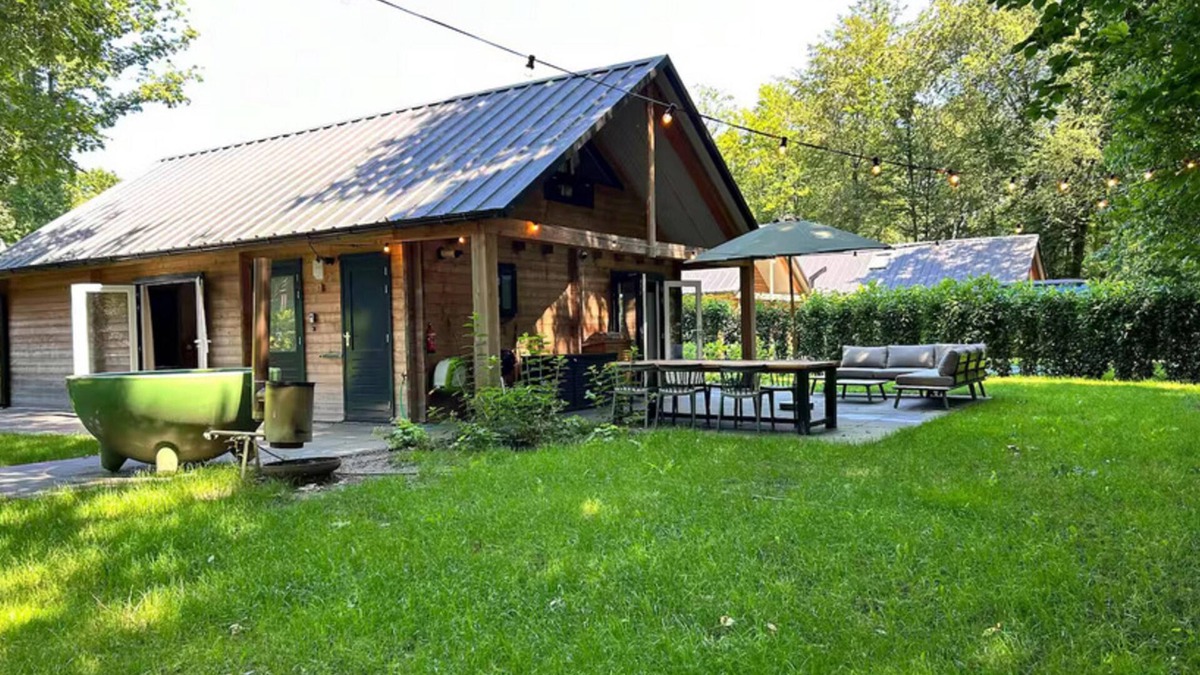 Zon en Schild House | Cosy wooden house with hot tub in forest