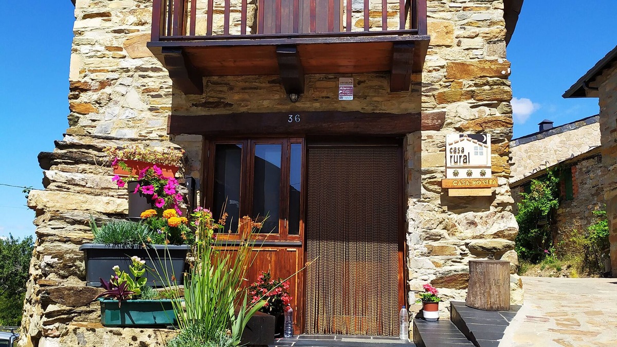 Santa Cruz de los Cuerragos Cottage | Cottage in Sierra de la Culebra, Biosphere Reserve. Wolf observation.