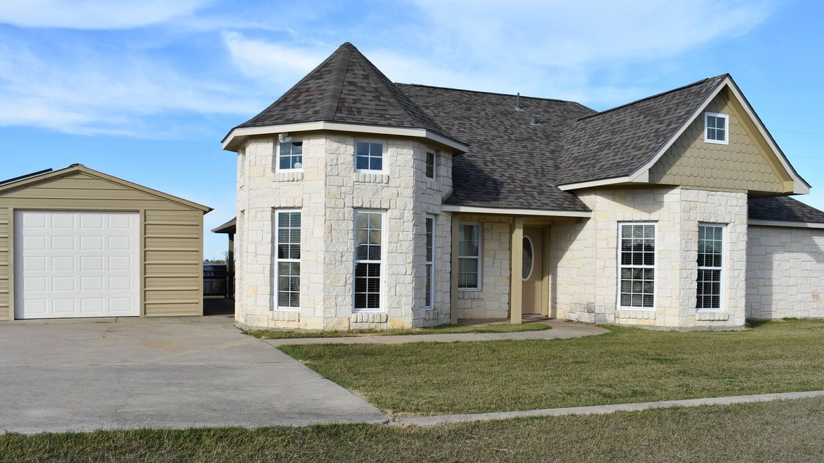 Del Valle House | ~COTA~MotoGP~NASCAR~Formula 1~Tesla~Austin~Quiet