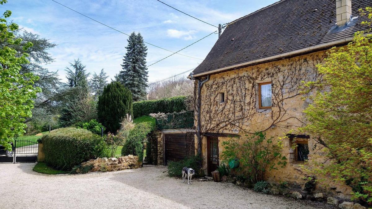 Domme Cottage | Cote du Grel cottage 4/5, pool, private garden & balcony, fantastic location